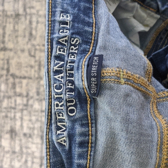 Distressed American Eagle Crop Jeggings size 8 - Picture 3 of 4